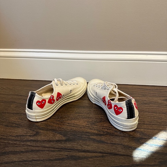 Comme Des Garçons Play Converse Multiple Hearts Chuck 70 Low Sneakers - Picture 4 of 6